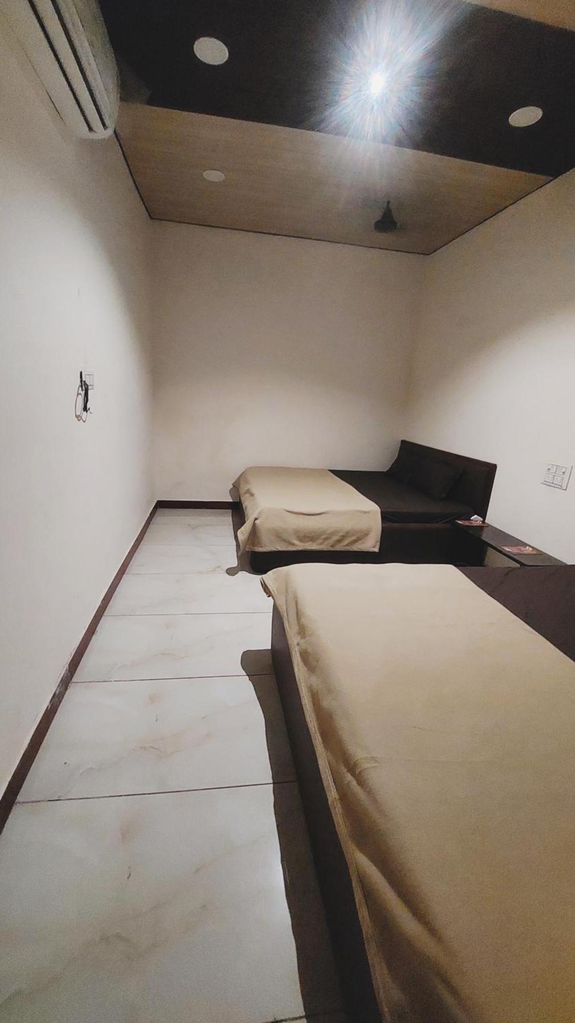 Hotel Prakash Palace Ujjain Ngoại thất bức ảnh