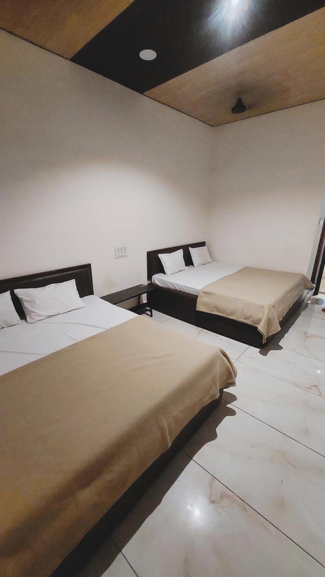 Hotel Prakash Palace Ujjain Ngoại thất bức ảnh