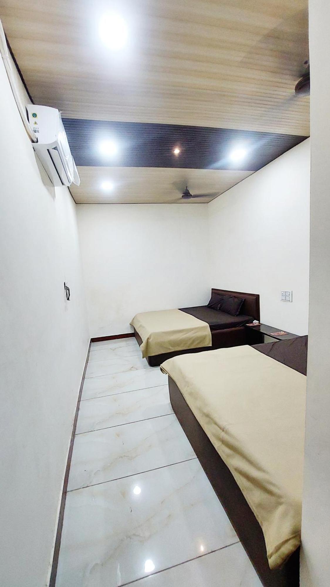Hotel Prakash Palace Ujjain Ngoại thất bức ảnh